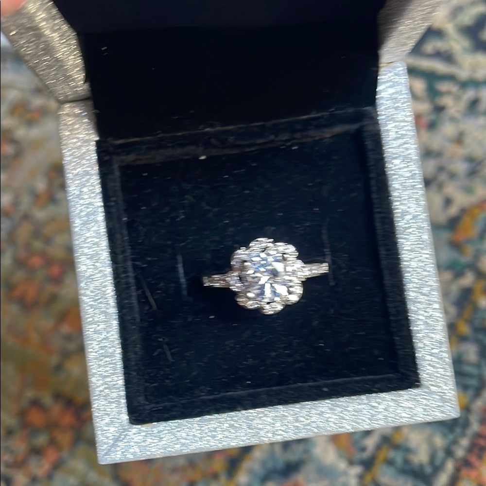 🖤5/$25 Elegant Silver size 8 zircon Diamond Ring - Picture 13 of 16
